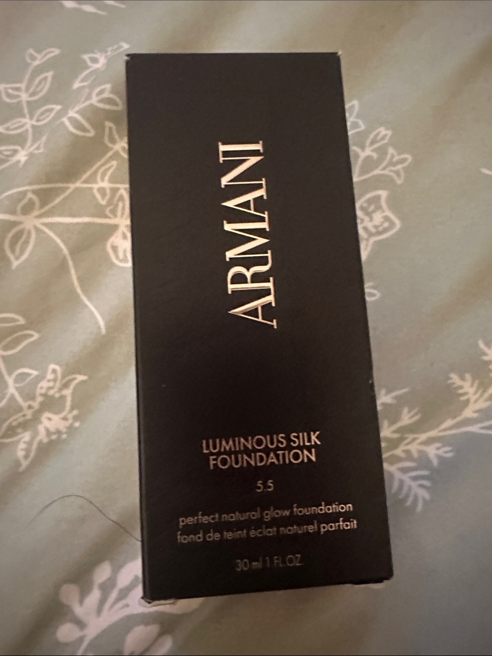 Giorgio Armani Luminous Silk Foundation 5.5 Beige in Black Box